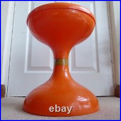 1960s 1970s orange plastic stool. Robur Sgabello Americano 5600, Italian retro