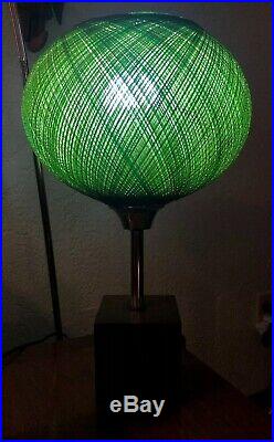 Mid Century Modern 1960s RETRO GREEN Spun Lucite Wood Base Table Lamp Vintage