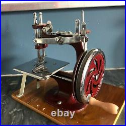 Old Vintage 40s 50s Mid Century Retro Miniature Sewing Machine Essex No 1 VG