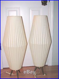 PAIR 29 TALL VTG RETRO MID CENTURY PLASTIC TRIPOD BEEHIVE TABLE FLOOR LAMPS