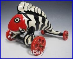 Rare Funk Ceramic Sculpture Striped Dr Seuss Inspired Rolling Fish Car Signd yqz