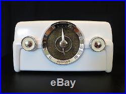 VINTAGE 1950s OLD CROSLEY MID CENTURY ANTIQUE BAKELITE & CHROME TRIM RETRO RADIO