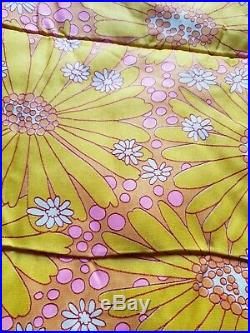 Vintage Mid Century Floral Bedspread Comforter MCM 60 70s Retro Mod Floral Daisy
