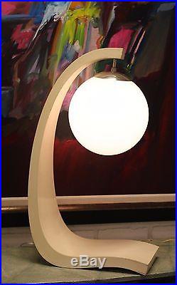 Vintage Retro Space Age Mid Century Modern White Globe Modeline Table Lamp