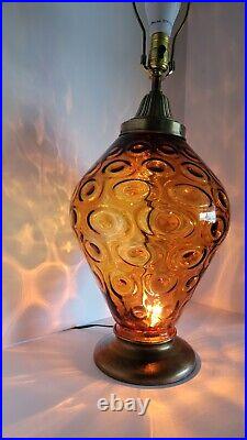 Vtg Mid Century Modern Optical Amber Glass and Antique Brass Hollywood Lamp 28