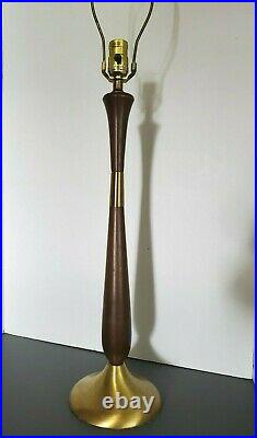 Vtg Mid Century Modern Walnut & Brass Table Lamp 33