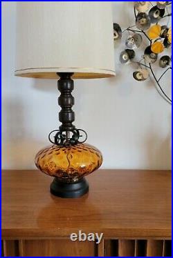 Vtg Mid Century Optic Amber Glass, Scroll Metal and Wood Table Lamp 30